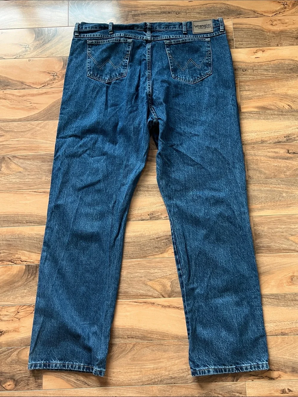 Wrangler Rugged Wear Jeans Mens 46x34 Relaxed Fit Straight Leg Blue Denim